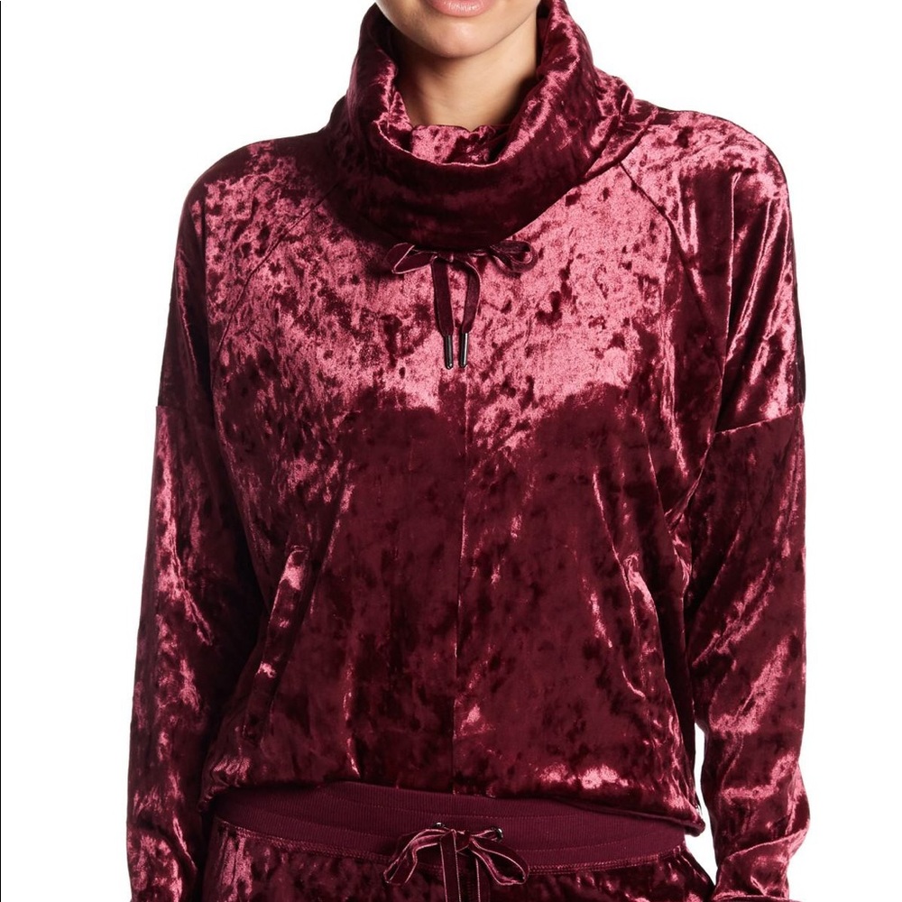 ✨🆕✨ Betsey J velvet funnel neck pullover - Picture 1 of 4